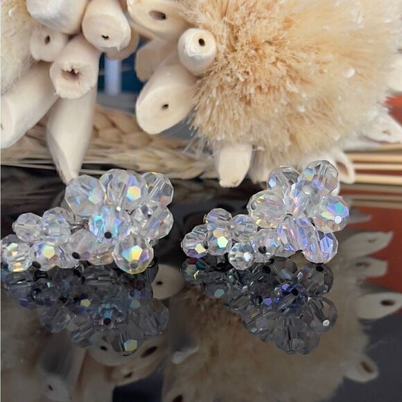 1950s dangle cluster clip on earrings - Picture 1 of 3